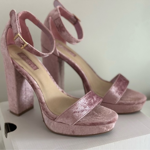Forever 21 velvet pink heels. - Picture 3 of 11